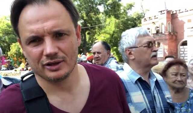 "У" чи "и"? У херсонського колаборанта Стремоусова помітили цікавий напис на бронежилеті