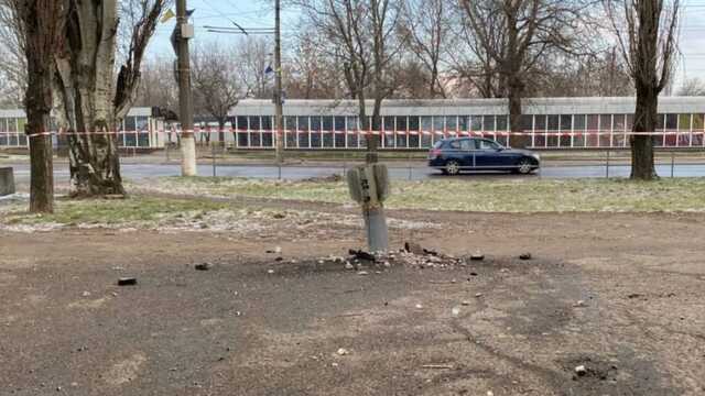 Обстріл Миколаєва: снаряд впав на подвір’я будинку, є постраждала