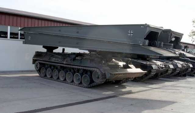 Німеччина передасть Україні спеціальні танки для будівництва мостів