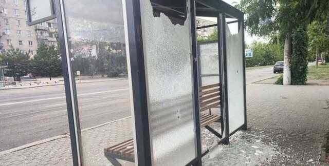 Атака ЗС РФ на Миколаїв: снаряд пролетів біля зупинки та вбив 5 мешканців