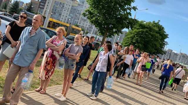 У Донецьку вишикувалися черги за водою