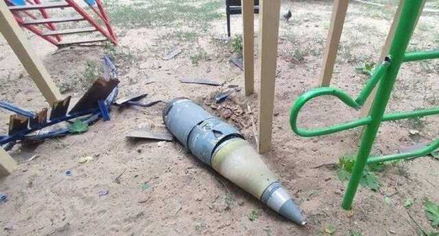 Обстріл Миколаєва: Геращенко опублікував фото ракети, яка приземлилася на дитячому майданчику