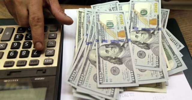 Трудовые мигранты начали переводить больше денег в Украину