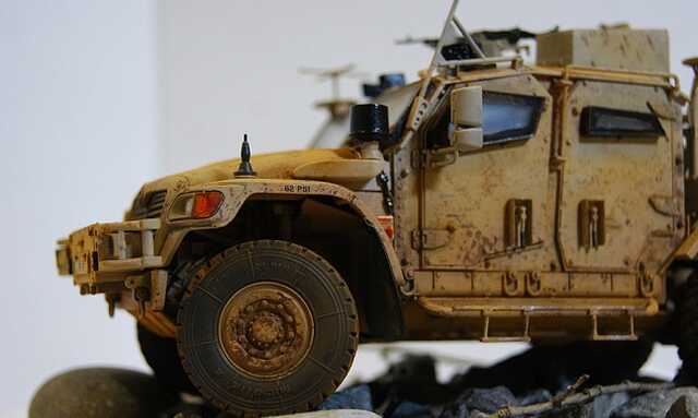 Десантники показали, як використовують броньовики Husky у Херсонській області