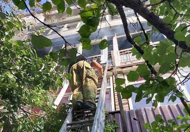 Внаслідок ворожого обстрілу горіла п’ятиповерхівка у Бахмуті, - ДСНС