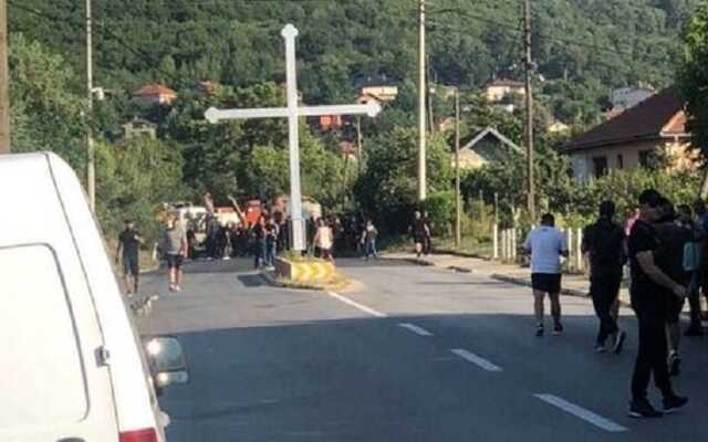 На кордоні Косово та Сербії почали розбирати барикади – ЗМІ