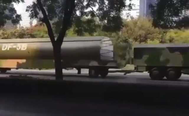 Китай стягнув війська в очікуванні візиту Пелосі на Тайвань: помічено пересування міжконтинентальних ракет