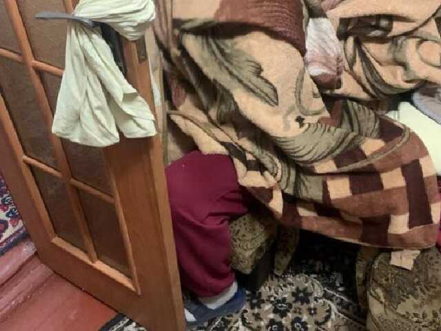 В Житомире преступник решил скрыться от полицейских под одеялом