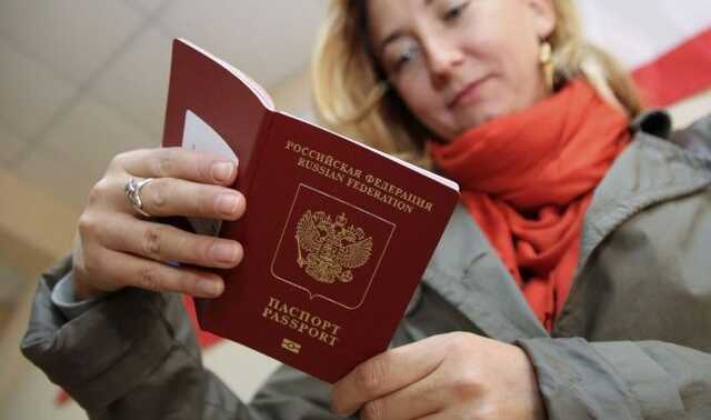 Латвія припинила видачу віз росіянам. Але залишила один виняток