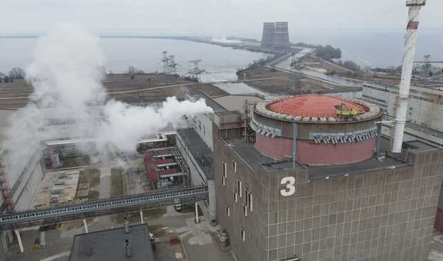 Россияне обстреляли Запорожскую АЭС: местные жители сообщают о взрывах, — СМИ