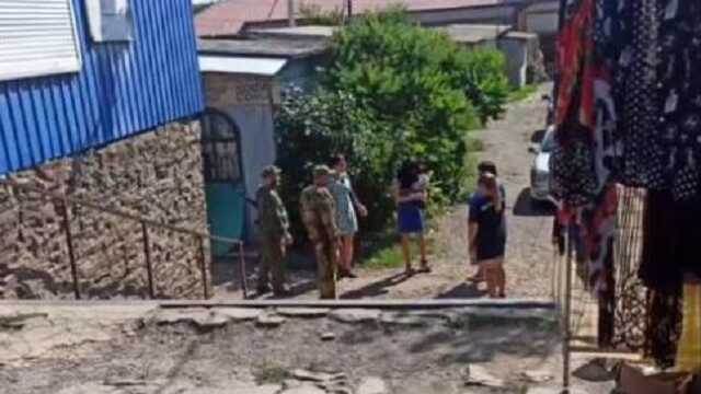 У містах ОРЛО жінки відбивають чоловіків від терористів, які вручають повістки