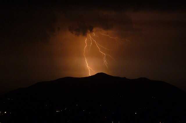 У Києві, Черкасах, Вінниці та інших регіонах оголошено перший рівень небезпеки через грози