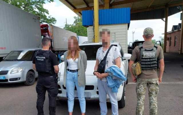 Одеситка за допомогою сина допомагала військовозобов’язаним виїжджати з країни