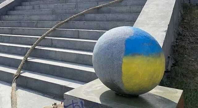 У російському Єкатеринбурзі на площі з’явилися прапори України