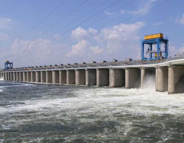 В окупованій Новій Каховці пролунали вибухи на мосту