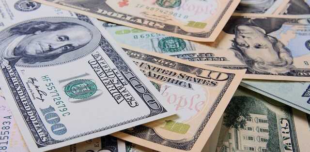 В НБУ признались, почему не могут выровнять официальный и наличный курс доллара