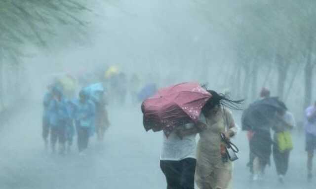 У Японії через шторм евакуювали понад 70 тисяч людей