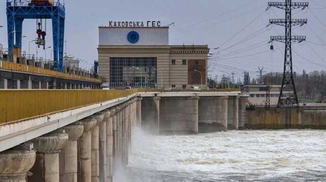 Каховская ГЭС работает в аварийном режиме из-за постоянных обстрелов