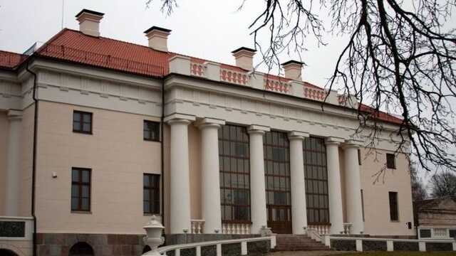 Россиянам запретили посещать самое популярное поместье в Литве