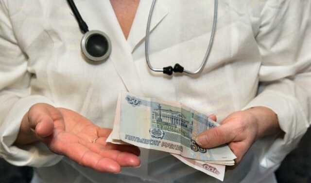 У Херсоні окупанти змушують медиків отримувати зарплату в рублях, - розвідка