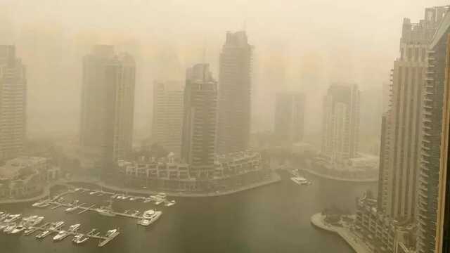 ОАЕ накрила потужна піщана буря