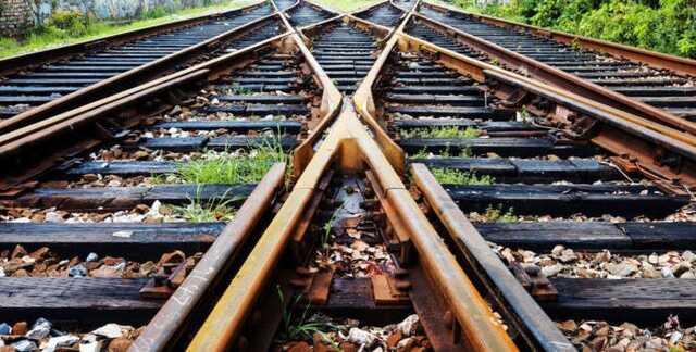 В Крыму останавливают ж/д сообщение