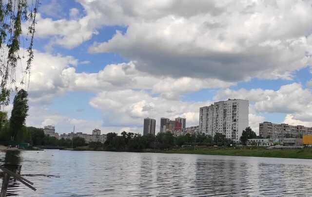 У Києві на озері Райдужному потонув чоловік: тіло діставали рятувальники