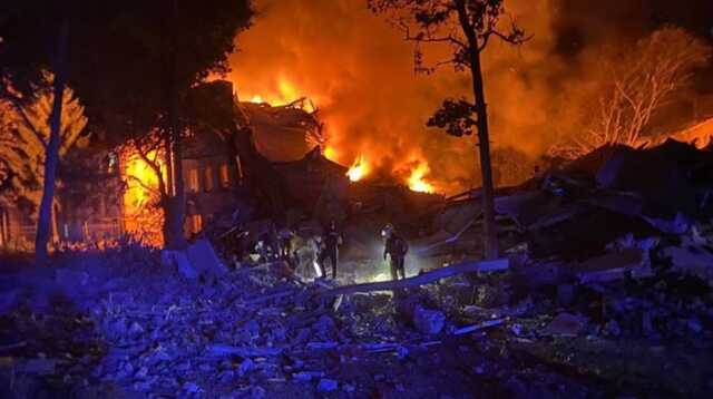 Здание полностью уничтожили с людьми: Зеленский показал видео разрушенного общежития в Харькове