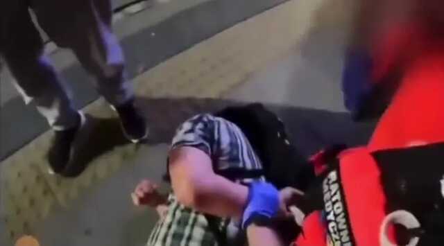 Кричав, що за Путіна: у Варшаві неадекватний росіянин кидався на медиків та перехожих