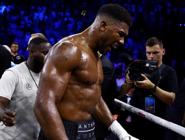 "Ти не сильний!" Джошуа влаштував істерику на ринзі після бою з Усиком