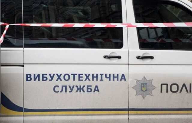 В Киеве мужчина угрожает устроить взрыв в многоэтажке на Виноградаре