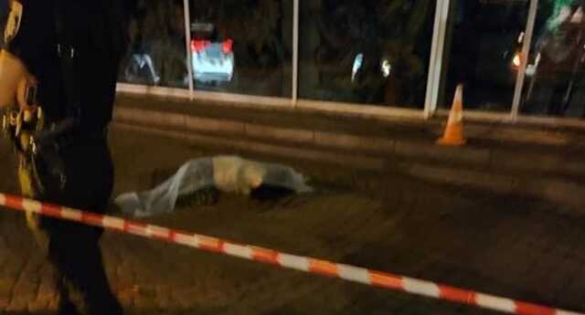 В центре Львова возле гостиницы обнаружили тело женщины