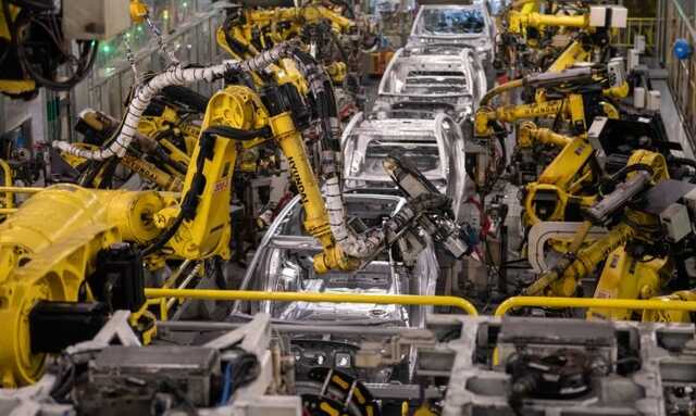 Випуск автомобілів у Росії впав майже втричі