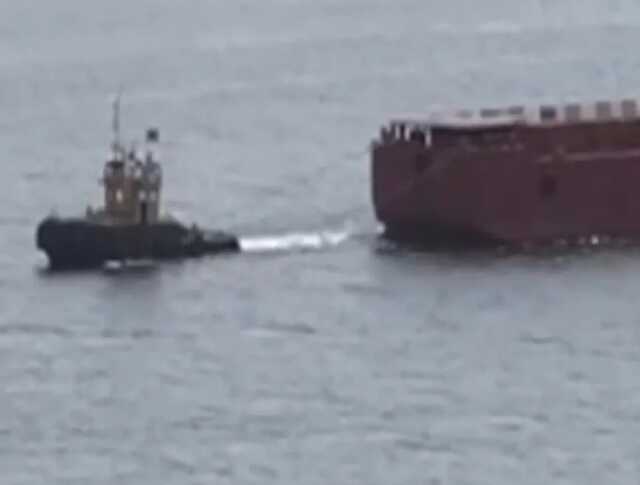 Окупанти стягують баржі під Антонівській міст у Херсоні: хочуть зробити альтернативну переправу