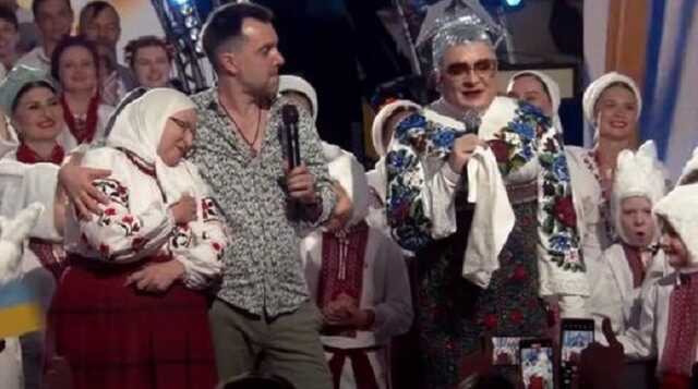 Арестович публично "подкатил" к "маме" Верки Сердючки