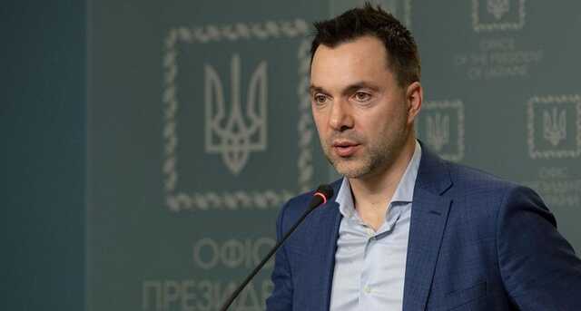 "Криворукі дебіли": Арестович різко висловився про трагедію в Чаплиному