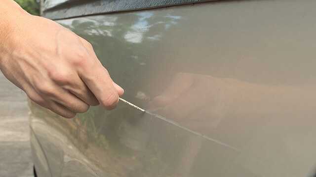 У Норвегії на автомобілі росіянки видряпали напис "вбивці": шокована туристка розповіла подробиці