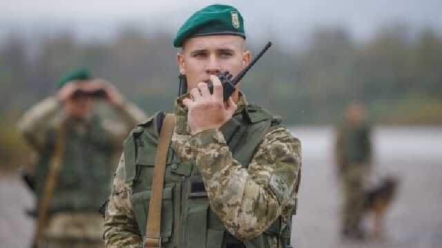 Чоловіки зможуть виїжджати за кордон під заставу: як працюватиме програма єВідрядження