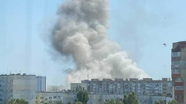 У мережі з’явилося відео пожежі у Новій Каховці після обстрілу