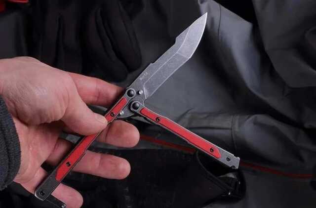 У Києві сталася різанина на зупинці під час повітряної тривоги