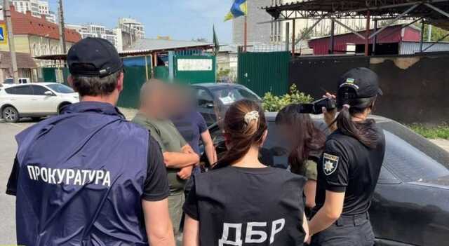 В Харькове полицейский вымогал 120 тысяч гривен