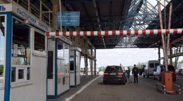 Через пункт пропуску "Краковець" на кордоні з Польщею знову почали пускати транспорт