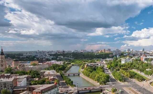 Окупанти вдарили по підприємству в Харкові, спалахнула пожежа