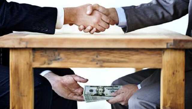 У Сарнах поліцейського оштрафували за одержання хабара від військовозобов’язаного