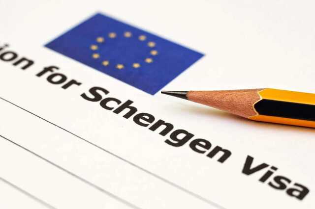 Россияне смогут получать визы в ЕС, но платить придется больше