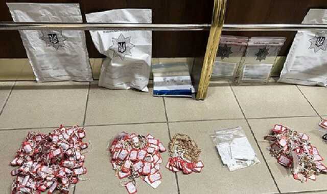 Вкрали 10 кг прикрас та мільйони гривень: на Чернігівщині затримали банду рецидивістів