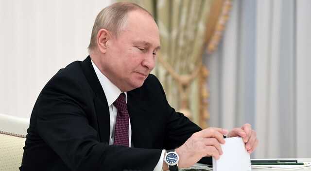 Путін вважає країною висхідного сонця Росію, а не Японію