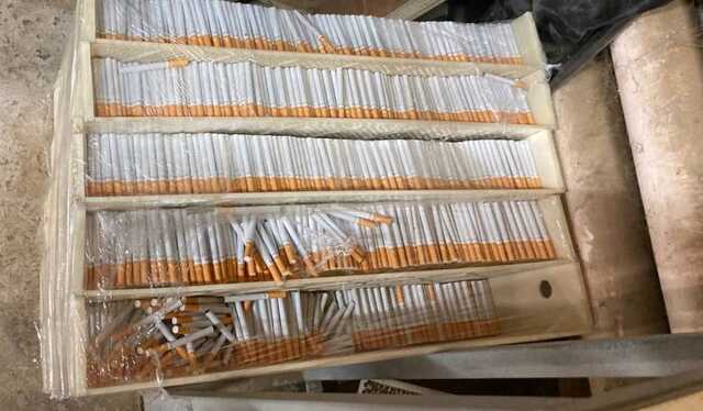 У Дніпрі екс-чиновник обладміністрації організував підпільне виробництво цигарок