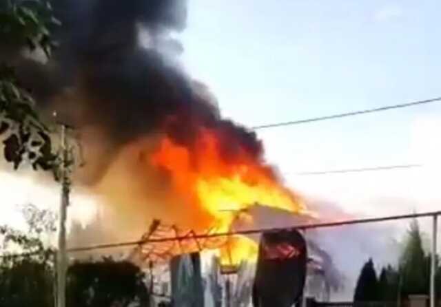 На Запоріжжі вибухи на базі окупантів із Північної Осетії: будівля охопила полум’я