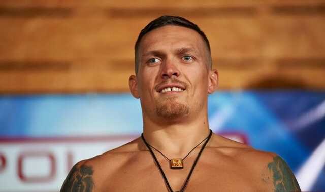 Усик "пішов" із боксу через війну з Росією